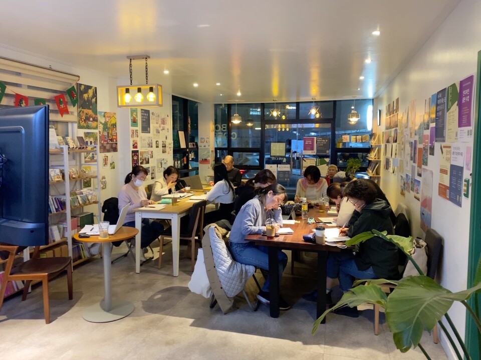 지역서점 연계 글쓰기 동아리, 사진/인천시교육청 제공