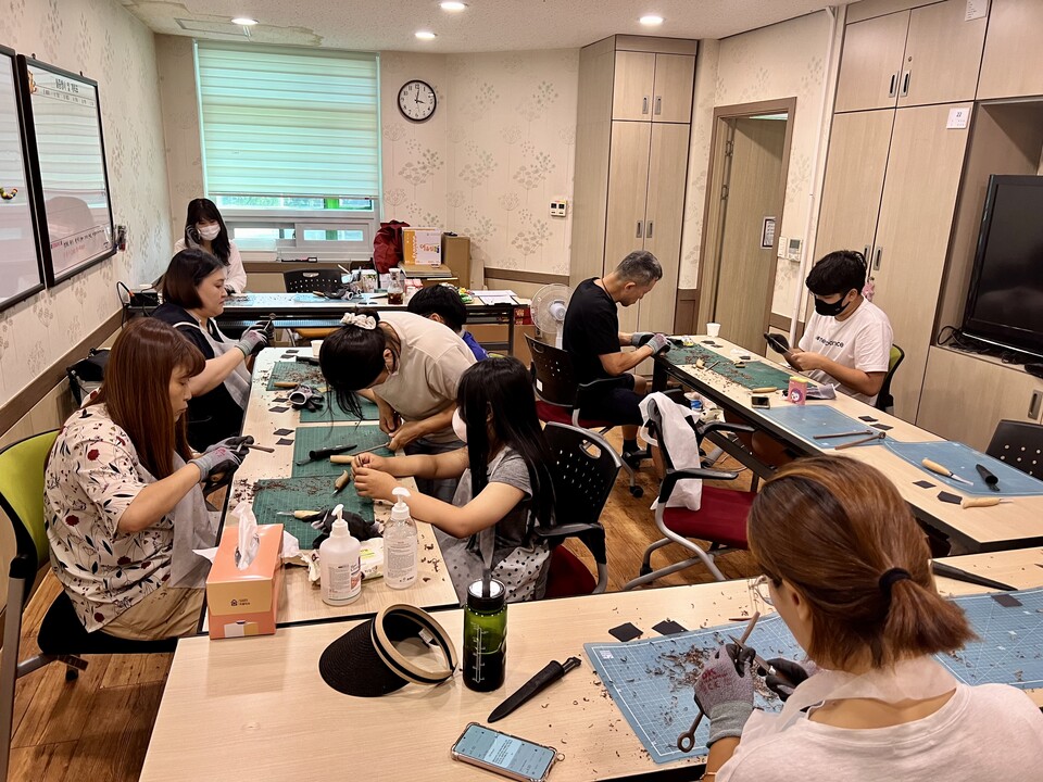 인천동부교육지원청 위(Wee)센터, 학업중단 예방을 위한 우드카빙 프로그램 성료, 사진/인천시교육청 제공