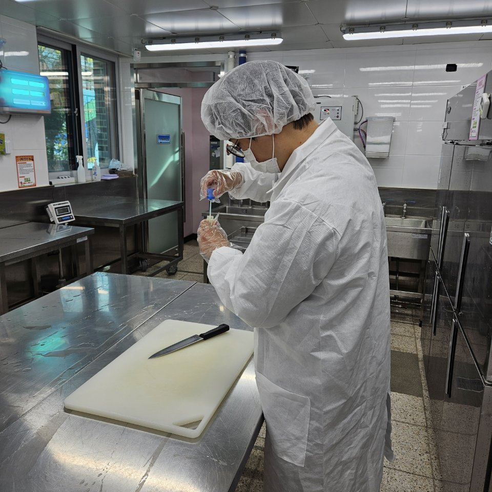 인천서부교육지원청, 학교급식시설 미생물 검사, 사진/인천시교육청 제공