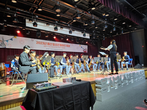 2023년 청소년 동아리 축제에 배문색소폰오케스트를 비롯해 11개 동아리가 댄스, 치어리딩, 난타 등을 공연했다. 사진/용산구시설관리공단 제공