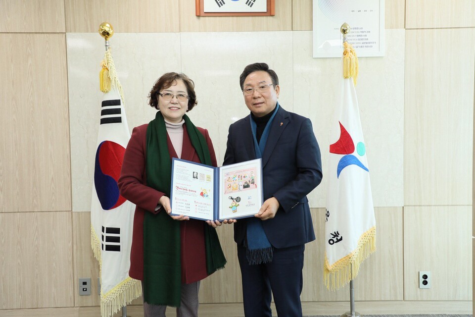 경기도교육청, 결핵 퇴치를 위한‘크리스마스 씰’성금 전달, 사진/경기도교육청 제공