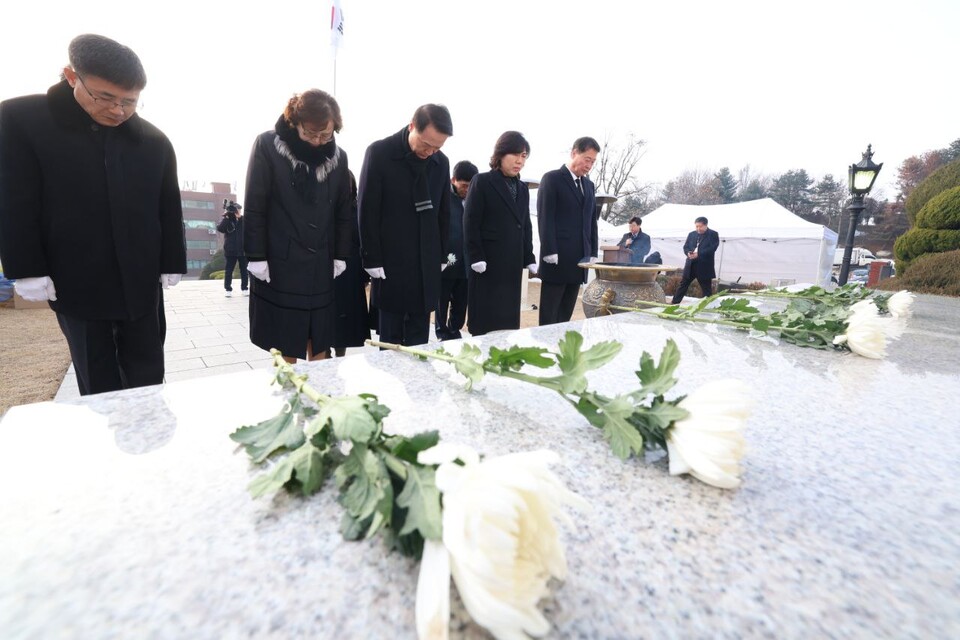 임태희 교육감, 2024년 첫 공식 일정 시작 성남시 현충탑 찾아 참배, 사진/서울시교육청 제공