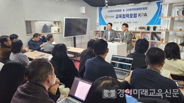 2부 토크쇼, (사)한국프레젠터협회 회장 김효석(좌)'차별화는 1인기업의 생존전략이다' 저자 최용주(우)