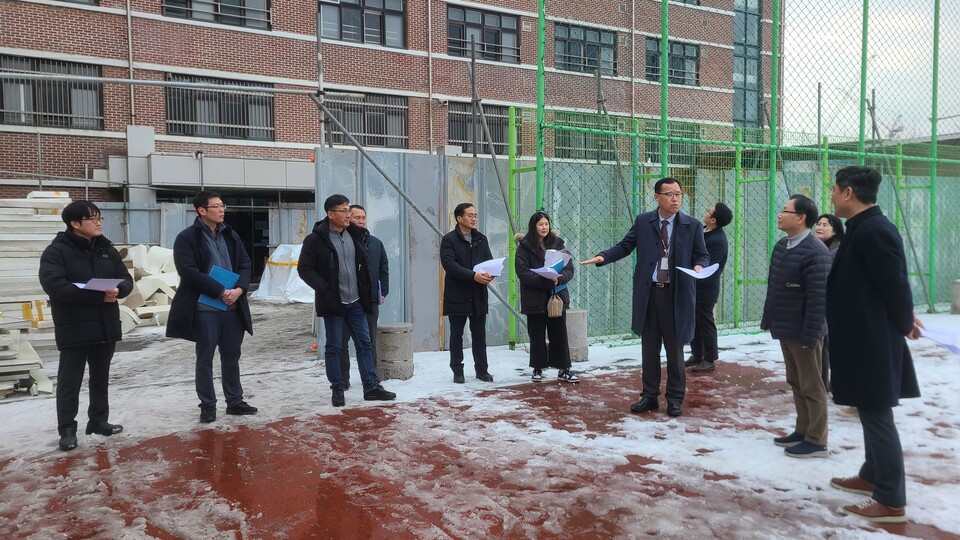 석면으로부터 안전한 학교 만들기 경기도교육청, 겨울방학 학교 석면 현장 점검, 사진/경기도교육청 제공