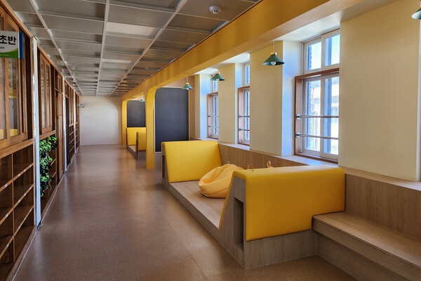 240820 경기도교육청, 2024년 공간드림사업 대상 학교 59곳 선정 2023년 공간드림사업 조성교 상패초, 사진/경기도교육청 제공