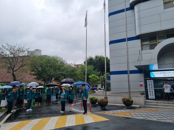 의정부교육지원청 2024년도 을지연습 연계  민방공 대피훈련 실시하는 중이다, 사진 / 의정부교육지원청 제공