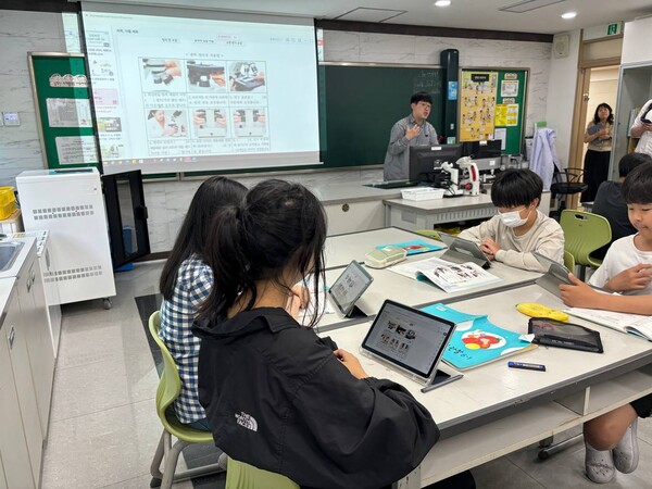 경기도교육청이 학생들을 대상으로 하이러닝을 운영하는 중이다, 사진 / 경기도교육청