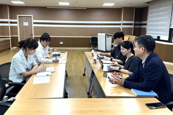 경기도교육청, 1기 신도시 교육지원청 현장 지원대규모 재건축지역 학교시설 적정 확충 등 협의하고 있다. 사진 / 경기도교육청 제공