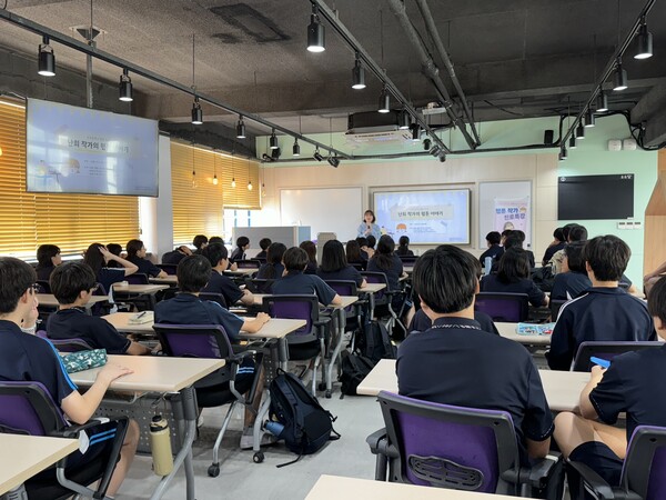 인천광역시교육청주안도서관,웹툰작가 난희 초청 진로 특강 개최했다. 사진 / 인천광역시교육청 제공