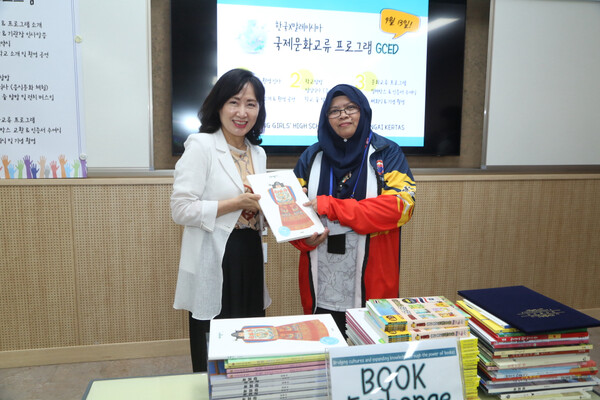 인천광역시교육청북구도서관,  말레이시아 고등학교 MOU 체결을 진행하는 중이다, 사진 / 인천광역시교육청북구도서관 제공