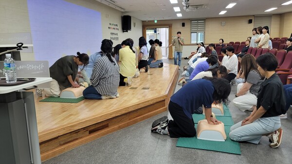 인천광역시교육청유아교육진흥원,방과후 과정 교(강)사 대상 심폐소생술 교육을 실시했다. 사진 / 인천광역시교육정 제공