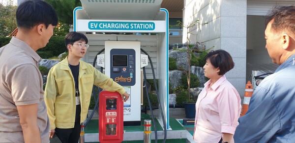 강화교육지원청,‘안전점검의 날’전기차 화재 예방 점검했다. 사진 / 인천광역시교육청 제공