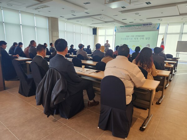 인천강화교육지원청이  학생맞춤통합지원 학교관리자 역량강화 연수를 진행중이다, 사진 / 인천강화교육지원청 제공