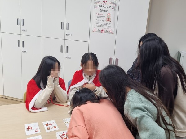 의정부 삼현초등학교에서 교육복지동아리와 함께한 연말맞이 행사를 진행했다, 사진 / 의정부 삼현초등학교 제공