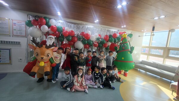 의정부 송양유치원이 수료·졸업을 앞두고  교육과정을 꽃피우는 행사로 마무리하다, 사진 / 송양유치원 제공