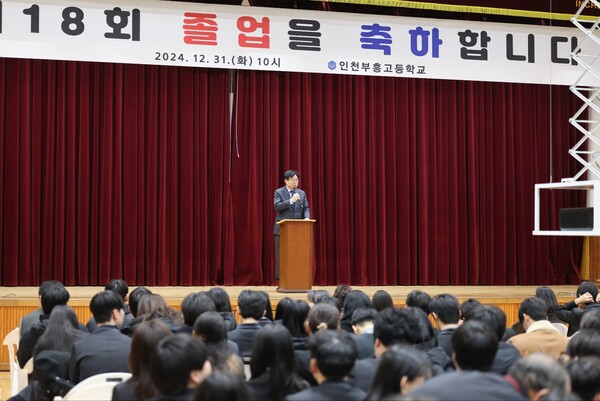 도성훈 인천광역시교육감이 인천부흥고등학교, 구산중학교 졸업식에 참석하였다, 사진 / 인천광역시교육청 제공