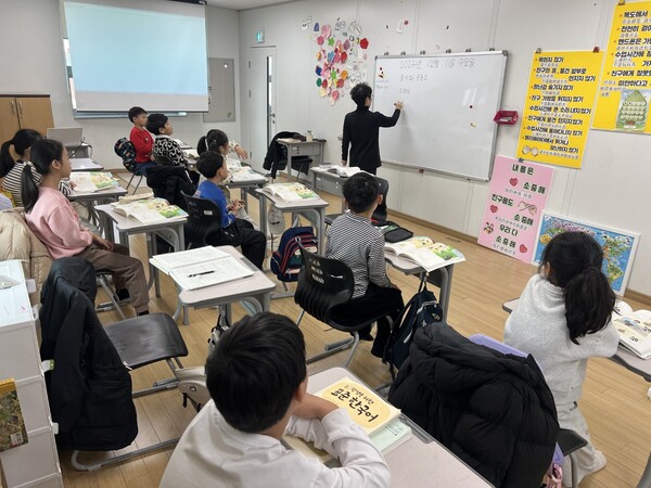 경기한국어랭기지스쿨에서 학생들이 현재 수업 중이다, 사진 / 경기도교육청 제공