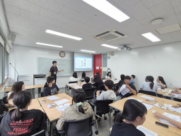 예비 중2, 3학년이 '청소년 도서관 학교'를 진행 중이다, 사진 / 서울특별시교육청강서도서관 제공
