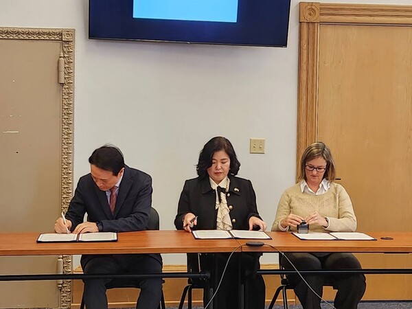 경기도교육청에서 '경기미래교육 글로벌 파트너십' 관련 업무협약을 진행 중이다, 사진 / 경기도교육청 제공