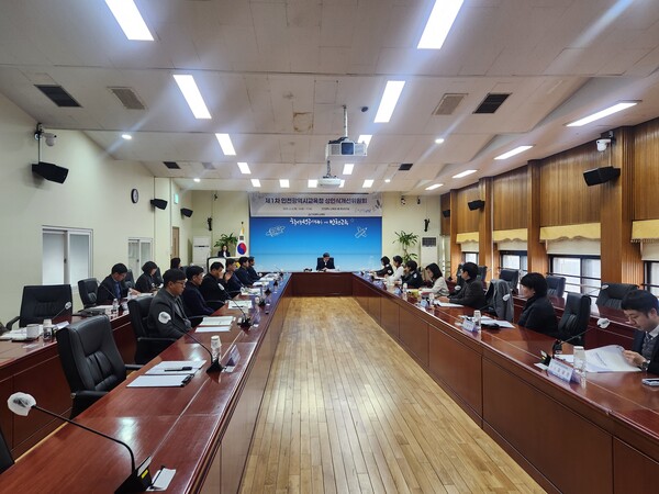 인천광역시교육청이 '2025년 제1회 성인식 개선위원회’를 진행 중이다, 사진 / 인천광역시교육청 제공