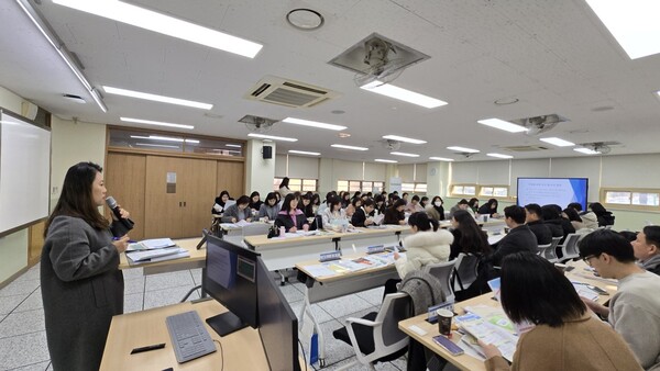 '온이음 교육복지안전망 지역 네트워크 협의회’를 진행 중이다, 사진 / 인천서부교육지원청 제공