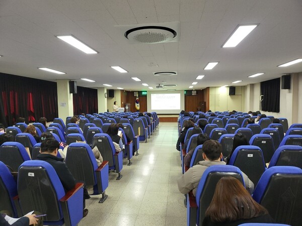 ‘2025 북부 교육 혁신 지구 설명회'를 진행 중이다, 사진 / 인천북부교육지원청 제공