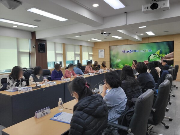 ‘꼬마저자 프로젝트·나도작가 프로그램’ 통합 운영 협의회를 진행 중이다, 사진 / 인천남부교육지원청 제공