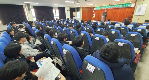 ‘2025학년도 인천광역시북부교육지원청영재교육원 입학(개강)식’을 진행하는 중이다, 사진 / 인천북부교육지원청 제공