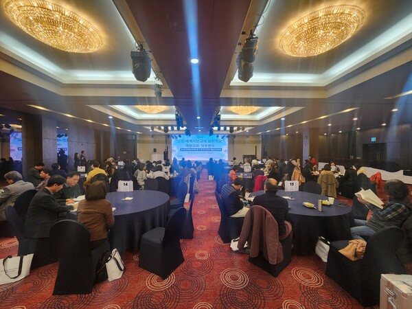 신규교사의 교직 전문성 및 현장 적응력 강화를 위해 ‘경기교사인턴제’ 사전연수를 실시하는 중이다, 사진 / 경기도교육청북부연수원 제공