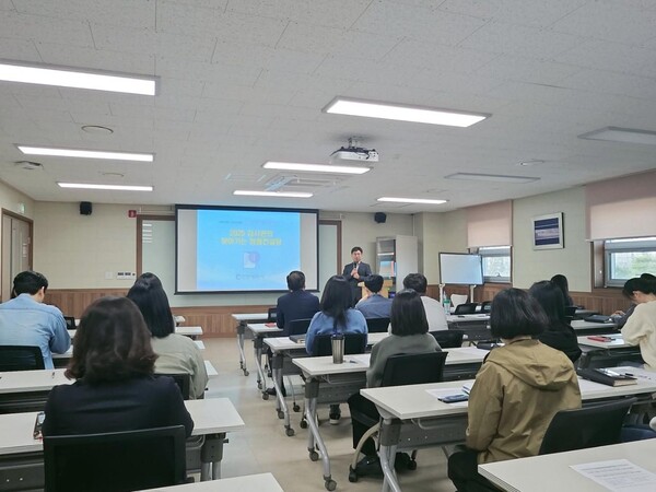 인천시농업기술센터를 시작으로 9월까지 10개 직속기관과 사업소를 대상으로 감사관의 찾아가는 청렴컨설팅을 진행 중이다, 사진 / 인천광역시청 제공