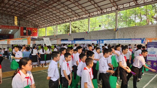 라오스 비엔티안에서 ‘2025 글로벌 창의융합교육캠프’를 진행 중이다, 사진 / 인천광역시교육청 제공