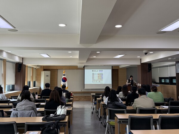 특수교육 대상 학생의 정확한 진단 및 배치를 위해 ‘비언어성 지능검사(K-ABC-2)’ 연수를 진행 중이다, 사진 / 인천남부교육지원청 제공