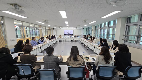 관내 늘봄학교의 안정적인 운영 지원을 위한 연수 및 컨설팅을 진행 중이다, 사진 / 인천남부교육지원청 제공