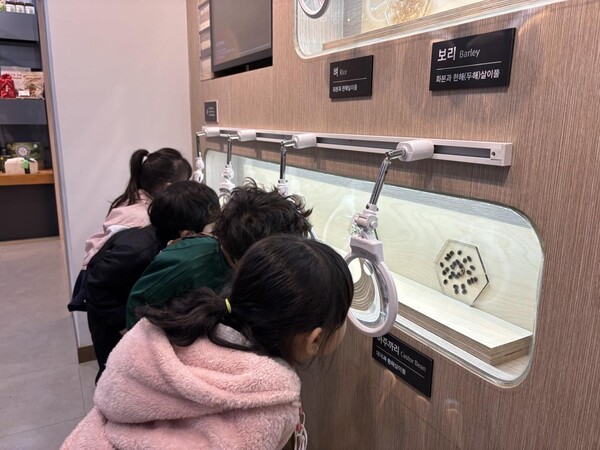 ‘어린이농부교실 2기 – 작지만 강한 종자’를 운영 중이다, 사진 / 인천광역시청 제공