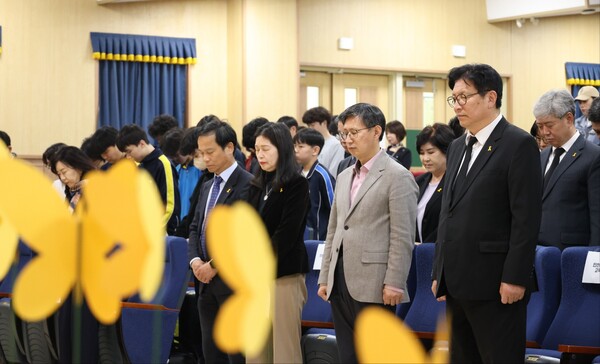 세월호 참사 11주기를 맞아 희생자를 추모하고 안전한 교육환경 조성을 다짐하는 ‘세월호 추모문화제’를 진행 중이다, 사진 / 인천광역시교육청 제공