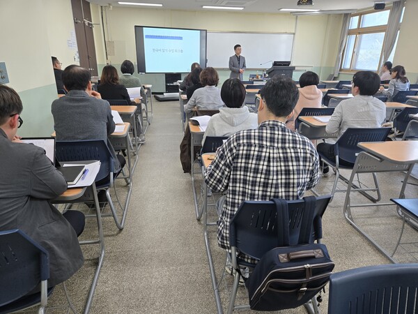 한국어학급 담임교사를 대상으로 한국어 수업 설계 역량 강화 연수를 실시 중이다, 사진 / 인천광역시교육청 제공