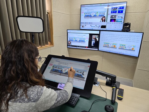 도내 모든 고등학생을 대상으로 ‘경기이음온학교’ 온라인 교육과정을 진행 중이다, 사진 / 경기도교육청 제공