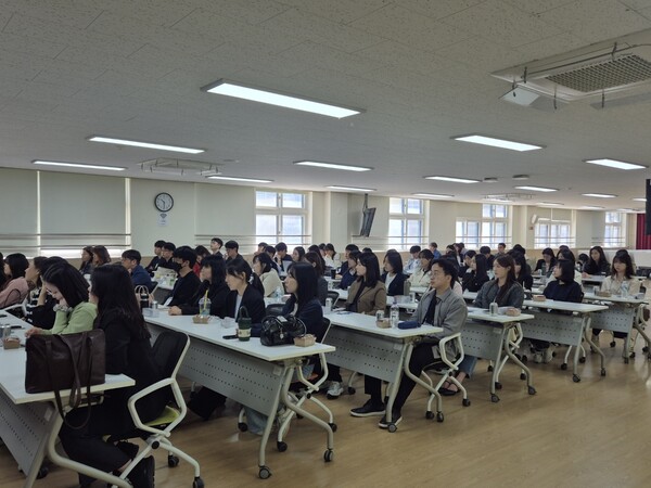 공직에 첫발을 내딛은 신규공무원 500여 명을 대상으로 ‘신규임용자추수과정:온(ON)통로드’ 연수를 운영 중이다, 사진 / 경기도교육청율곡연수원 제공