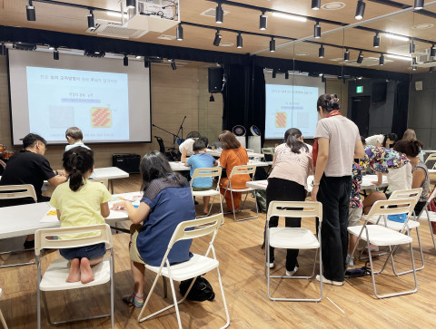 지난해 금천문화재단에서 가족 대상으로 진행한 문화예술교육 프로그램 전경 사진 / 금천문화재단 제공