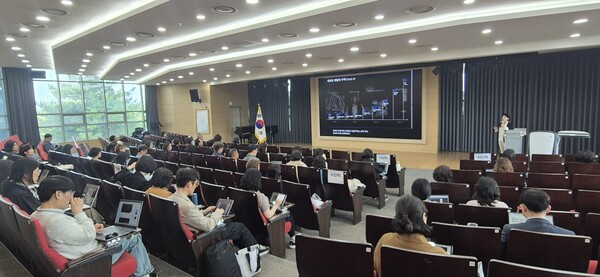 도내 중등 수석교사 79명을 대상으로 ‘2025 중등 수석교사 역량강화 직무연수’를 진행 중이다, 사진 / 경기도교육청남부연수원 제공