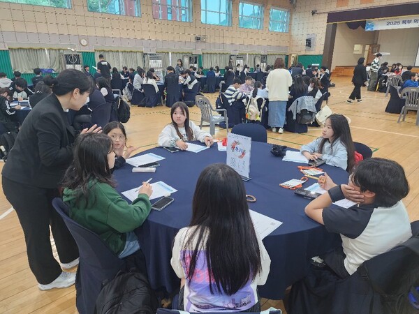 ‘2025 북부 학생자치네트워크 논스탑 정기회 및 그린멘토 생태시민 프로젝트’를 운영 중이다, 사진 / 인천북부교육지원청 제공