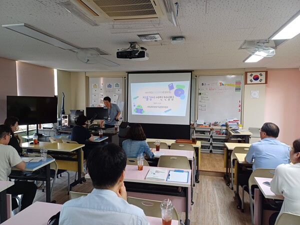 ‘찾아가는 자율감사 사전컨설팅’을 진행 중이다, 사진 / 인천서부교육지원청 제공
