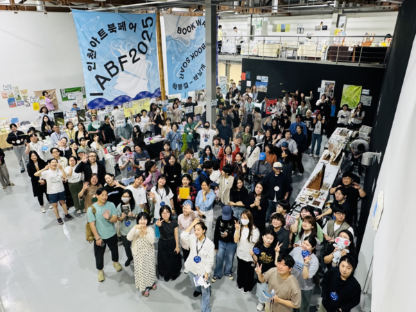 ‘2025 인천 아트북페어(IABF)’ 행사에 2,500여 명의 시민들이 참여 중이다, 사진 / 인천광역시청 제공