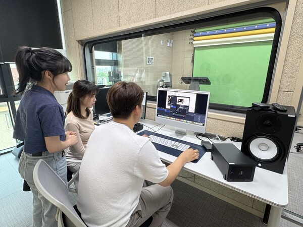 초등 미디어 문해교육 수업 운영을 위한 온라인 교육 콘텐츠를 제작 중이다, 사진 / 경기도교육청미디어교육센터 제공