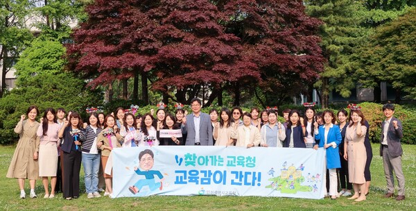 영양교사, 영양사 간담회를 진행 후 기념 사진을 촬영 중이다, 사진 / 인천광역시교육청 제공