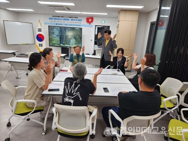 첫 수업 후 팀 빌딩을 위한 위크숍 진행 모습 (전종현 교수)