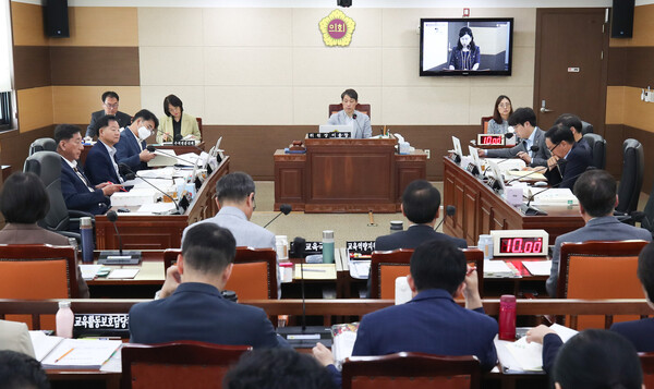 ‘2024회계연도 인천광역시 교육비특별회계 세입․세출 결산과 2025년도 주요예산사업보고’를 진행 중이다, 사진 / 인천광역시의회 제공