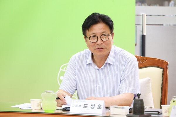 ‘찾아가는 교육청, 교육감이 간다’의 일환으로 느린학습자 학생 학부모 간담회를 진행 중이다, 사진 / 인천광역시교육청 제공