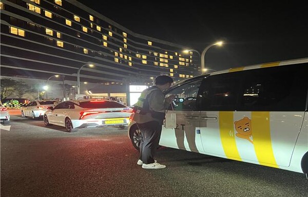 인스파이어 아레나 일대에서 심야 합동 지도 단속을 실시하는 중이다, 사진 / 인천광역시청 제공