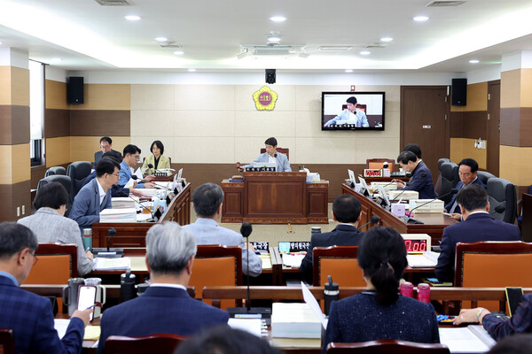 인천광역시의회 교육위원회가 제1차 정례회를 진행 중이다, 사진 / 인천광역시의회 제공